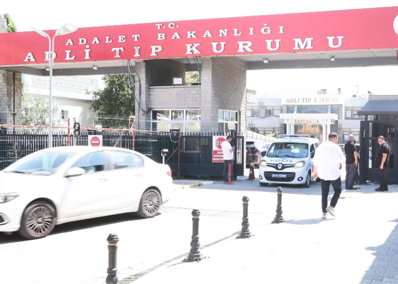 Eczane önünde silahlı saldırı! İlaç alırken eski sevgilisi tarafından öldürüldü 4